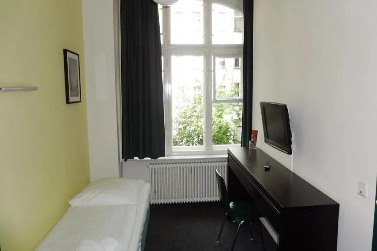 Hotel 103 Berlin 2*,